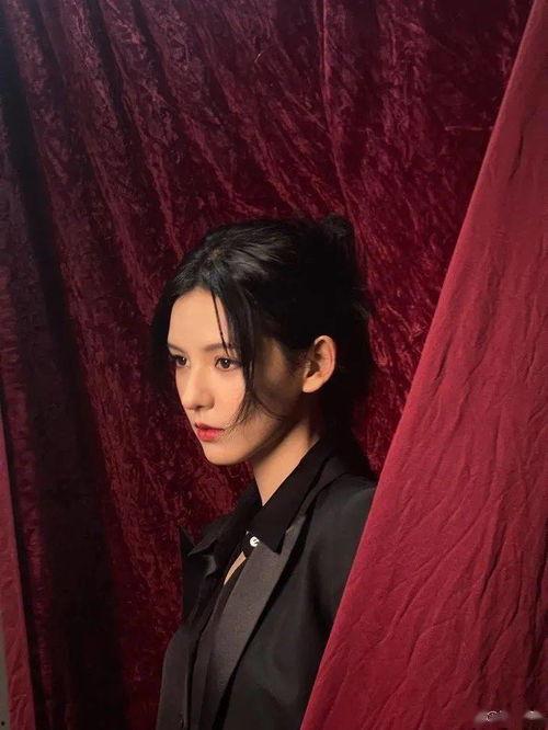 娱乐圈近期爆料顶流小花,顶流小花神秘恋情曝光,真相令人咋舌 第1张 娱乐圈近期爆料顶流小花,顶流小花神秘恋情曝光,真相令人咋舌 第1张